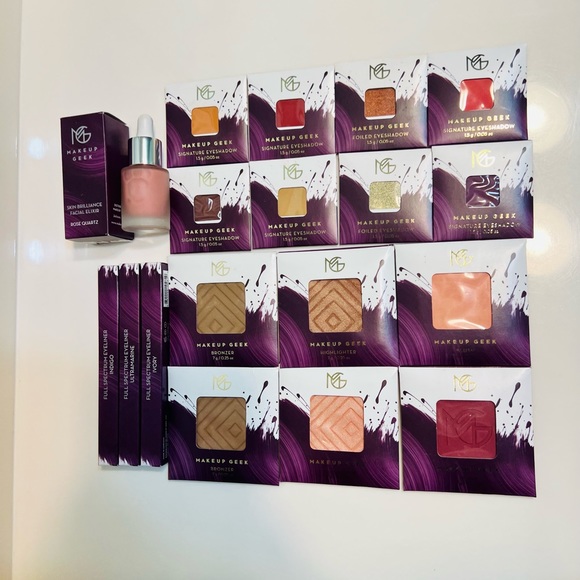 🌲Christmas Holiday🌲Makeup Gift Box (18 items) - Picture 2 of 7